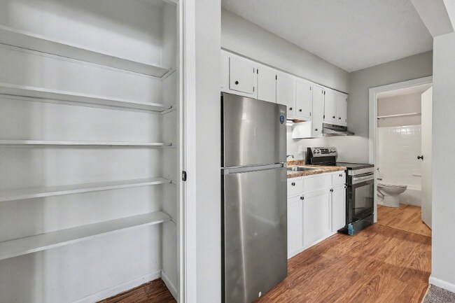 Photo - 4600 Winston Ave Unidad 8