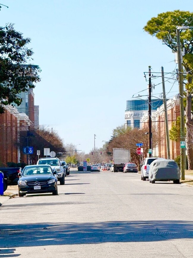 Photo - ***4 Bed RENOVATED house/ODU Students welcome! Granite countertops