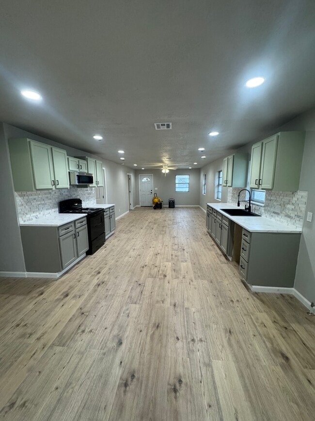 702 Kiowa St