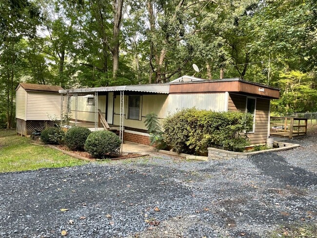 Building Photo - 3 BEDROOM 2 BA SINGLEWIDE  MOBILE HOME W R...