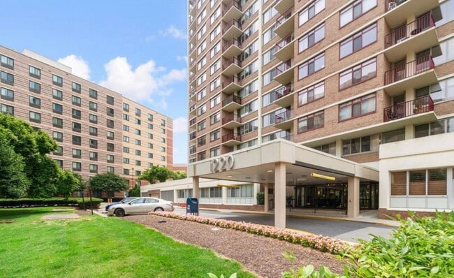 Building Photo - 1220 Blair Mill Rd Unit 300