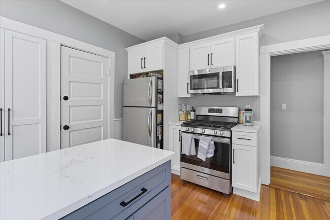 Photo - 663 Adams St Unidad 3 Rental