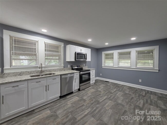 Photo - 222 W McCubbins St