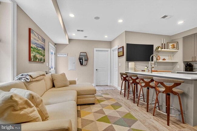 Photo - 1014 10th St NE Unit 1