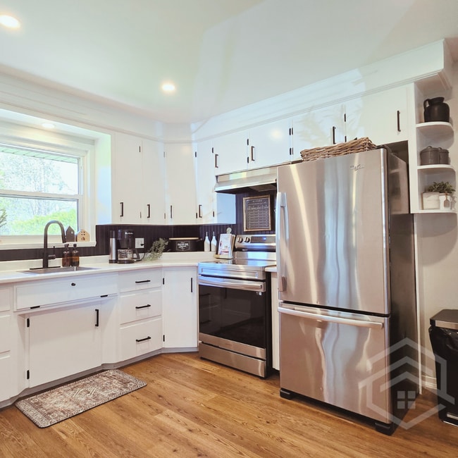 Photo - 3+2 Bedroom House in Springford!!