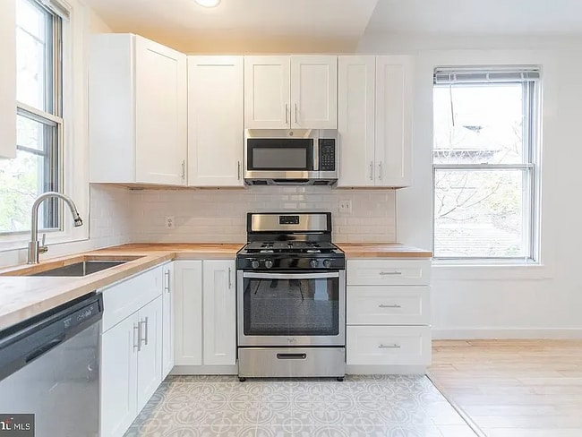 Photo - 4814 Chester Ave Unit 10