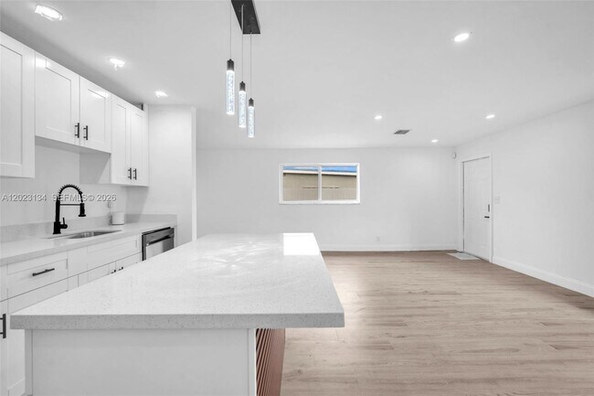 Photo - 2572 NW 20th St