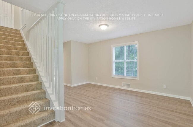 Photo - 1136 Norfolk Dr NW