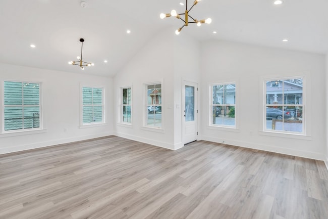 Photo - 8325 Willow St