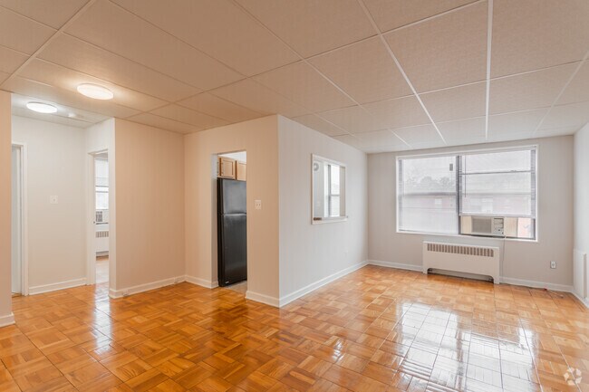 1BR, 1BA - 750SF