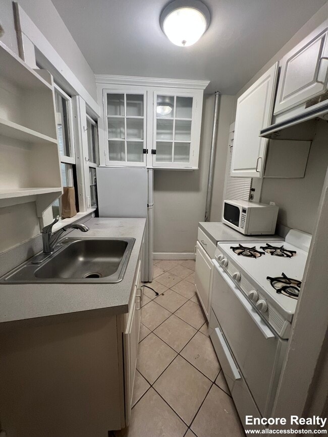 Building Photo - 9 Story St Rental