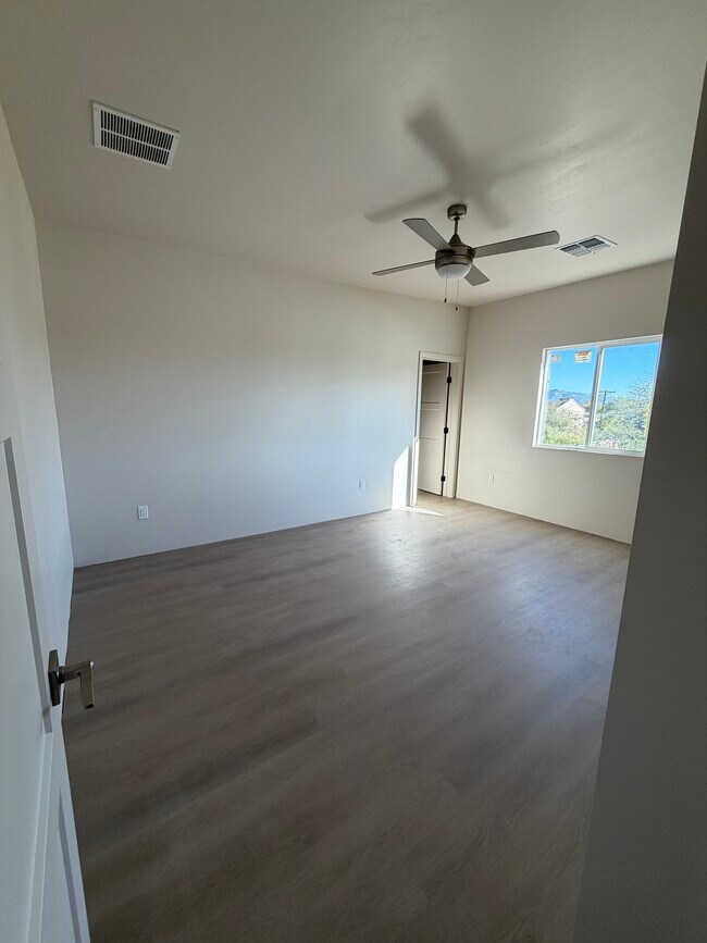 Photo - 701 E Elm St