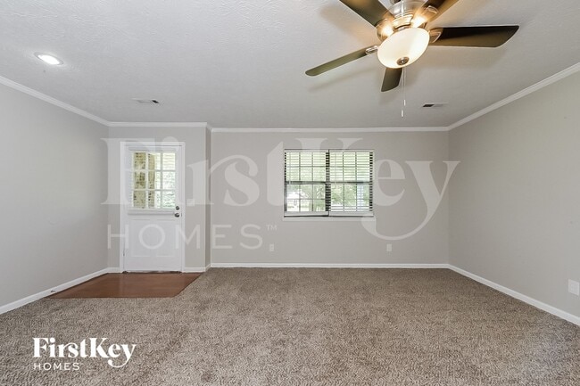 Photo - 185 Southmoor Cir