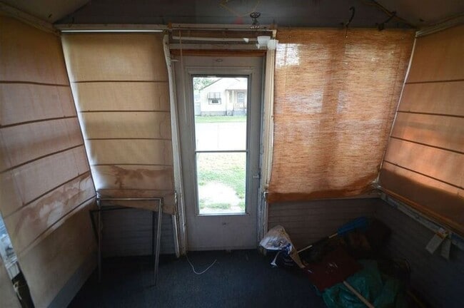 Photo - 108 W J St