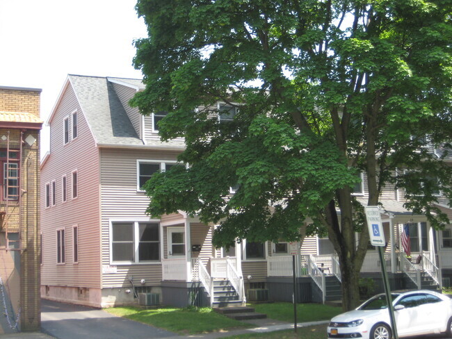 Building Photo - 82 Colby St Unit 82 Colby St Rental