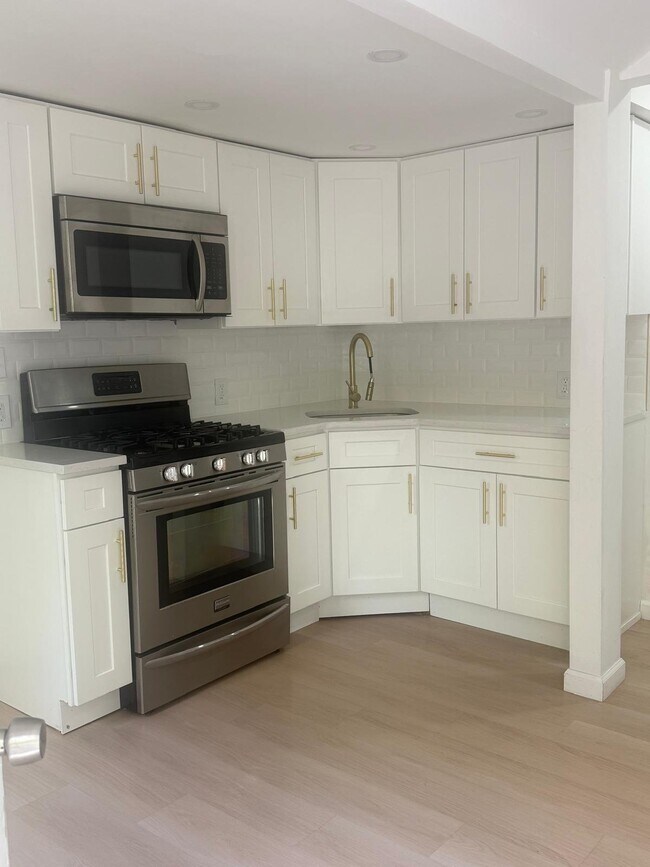 Photo - 14 Woodland Cir S