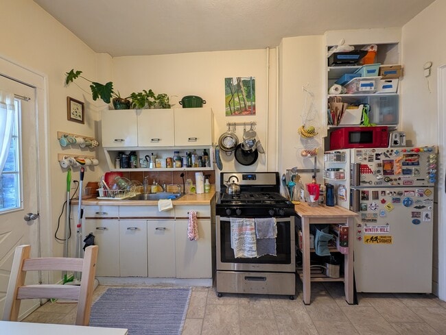 Building Photo - 2 Evergreen Sq Unit 1