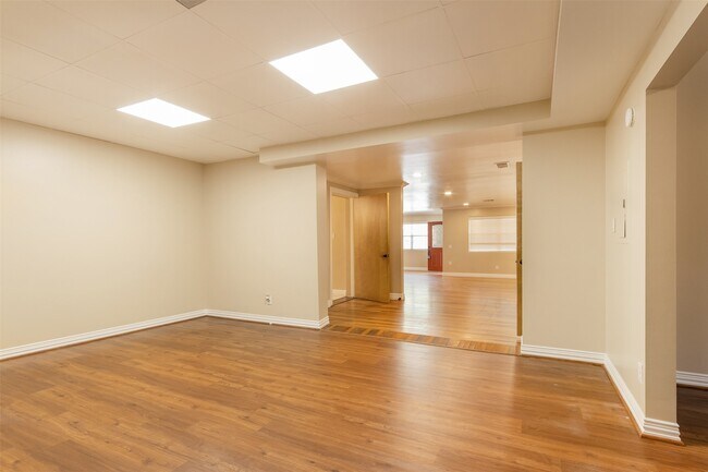 Photo - 2098 Harland Dr