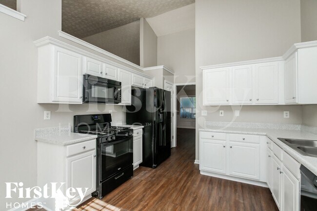 Photo - 90 Avonlea Dr