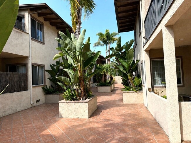 3608 Keystone Av Unit 12 09