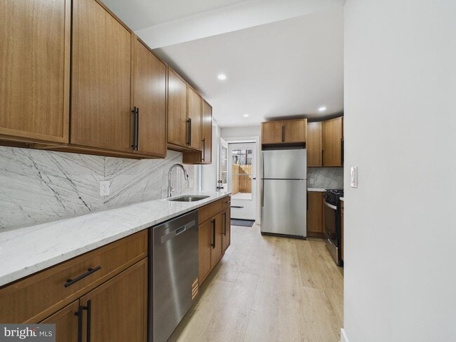 Photo - 2229 Oakford St