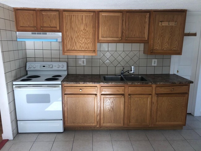 Photo - 58 Kellogg St Apartments