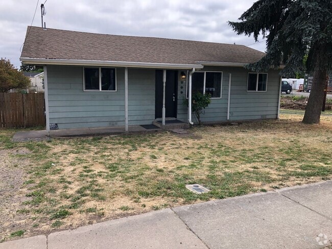 Building Photo - Updated 2 bed 1 bath house in Eugene!