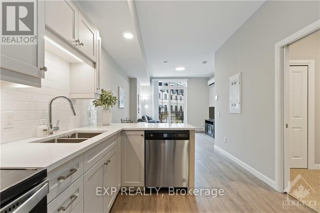 Photo - 303 - 100 PINEHILL ROAD