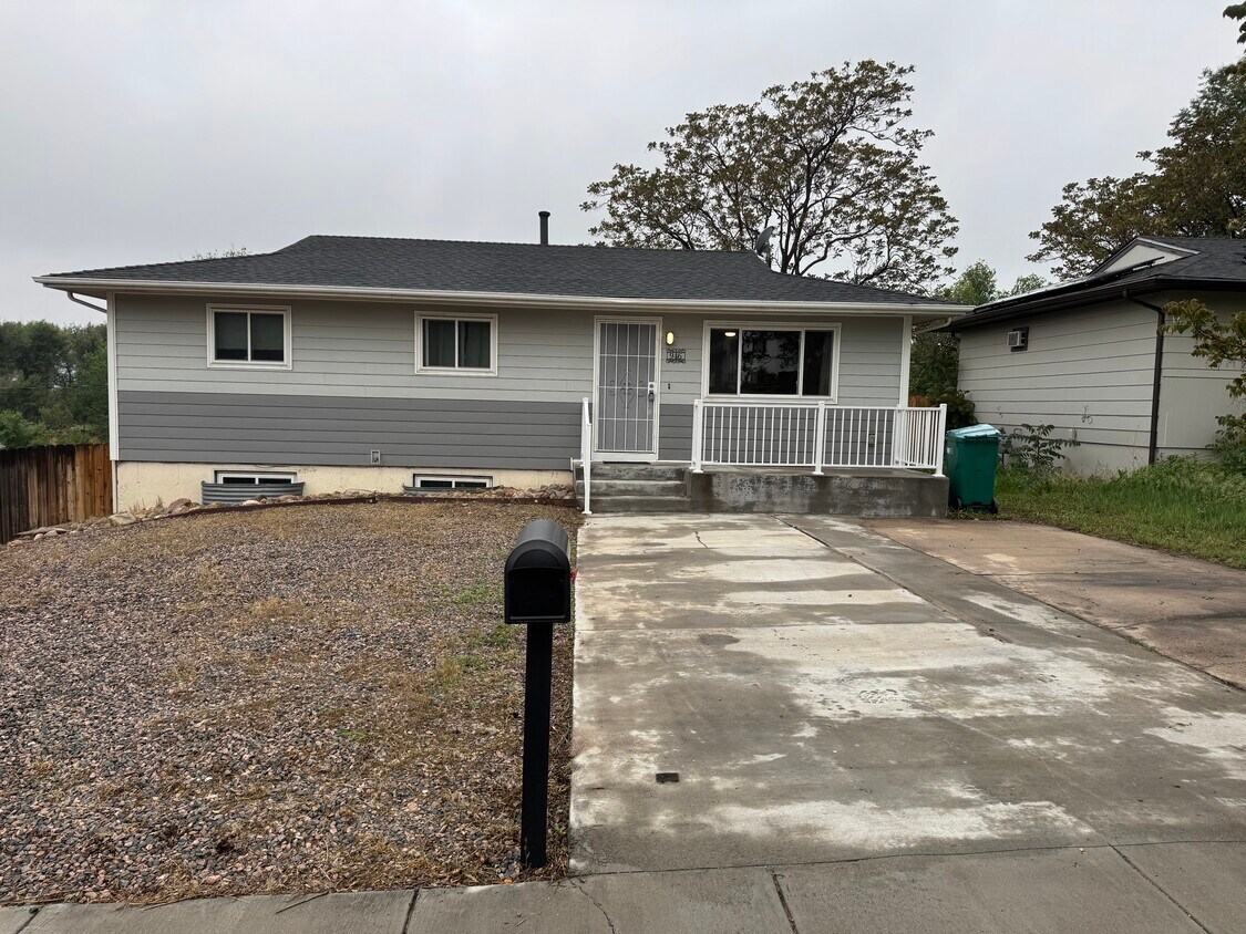 Photo - 946 Hutchinson Dr (Colorado Springs, CO)
