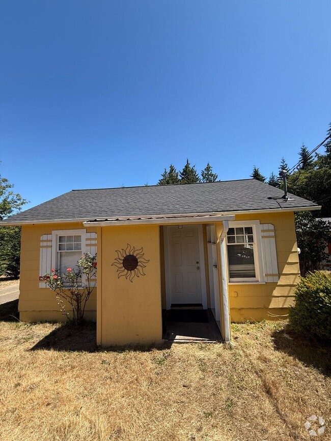 Building Photo - One Bedroom House In Port Hadlock