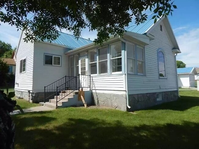 Photo - 151 9th Ave N