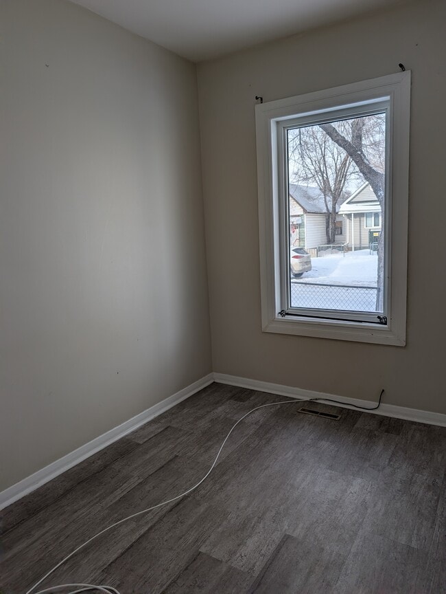 Photo - 680 Aberdeen Ave