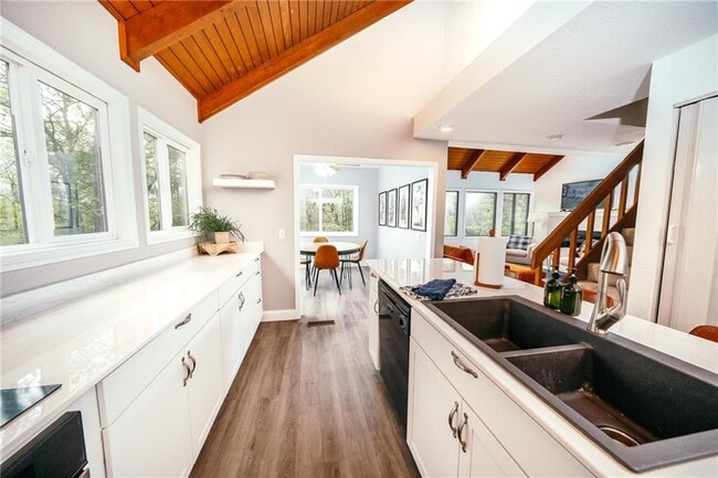 Photo - 8 Norwood Dr