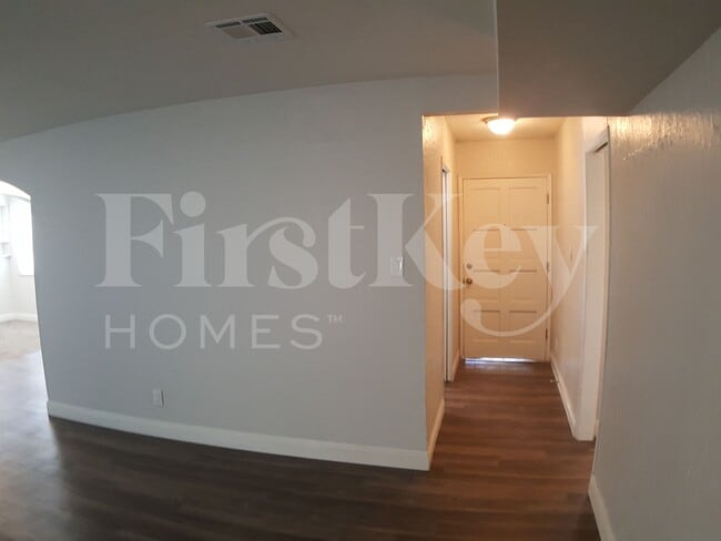 Photo - 913 Date St