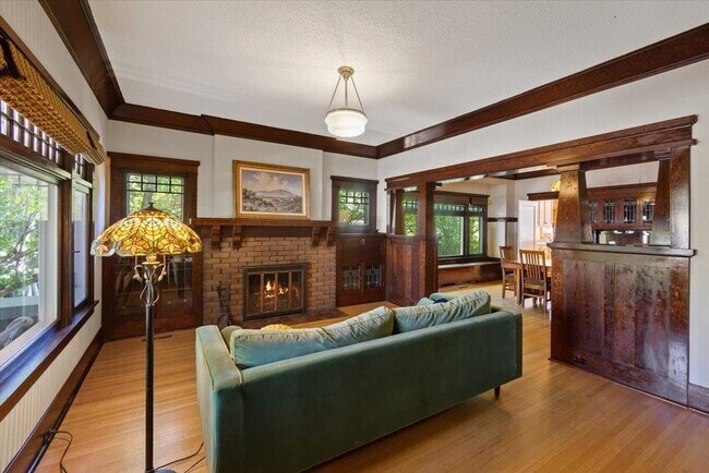 Photo - 924 E 9th Ave