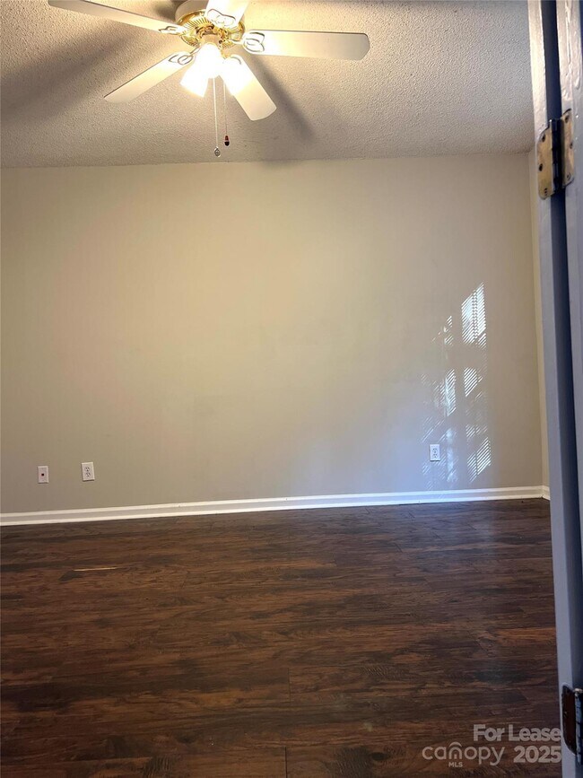 Photo - 3210 Summercroft Ln