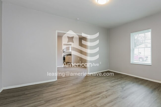 Photo - 524 W 35th St