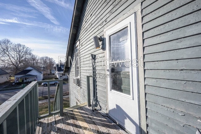 Photo - 156 W Main St
