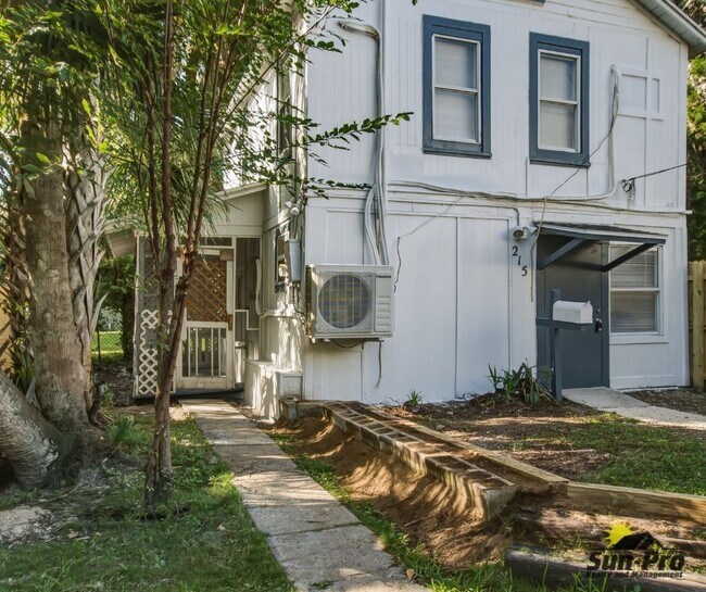 Photo - 215 Live Oak Ave
