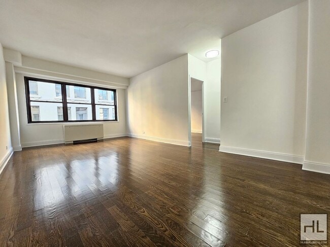 Building Photo - 5 AVENUE