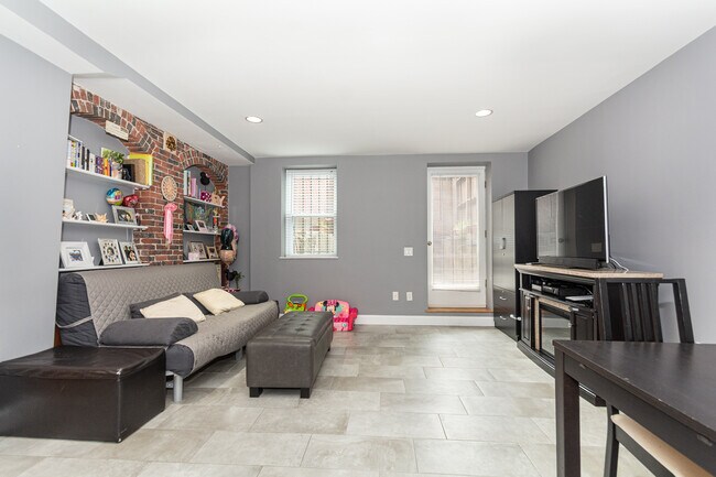 Photo - 78 W Concord St Unidad 78
