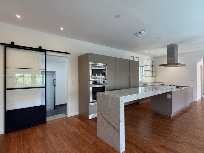 Photo - 621 W Dilido Dr