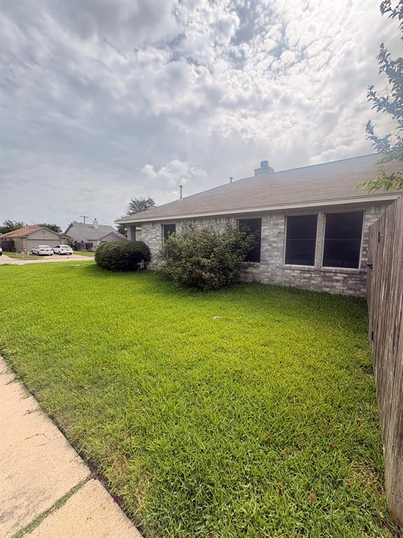 Photo - 1725 Shire St