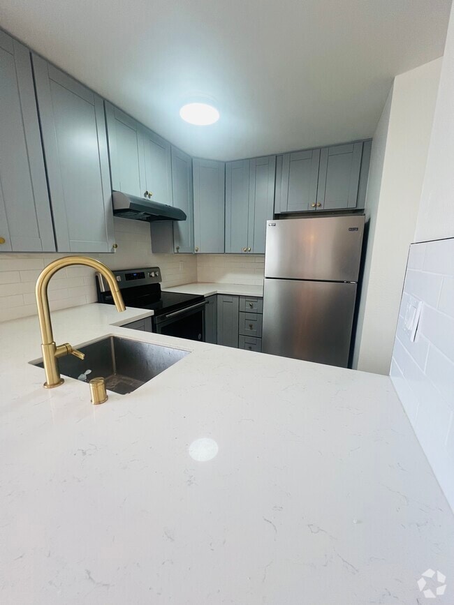 Building Photo - 816 27th St Unit 816 27th Street apt 1