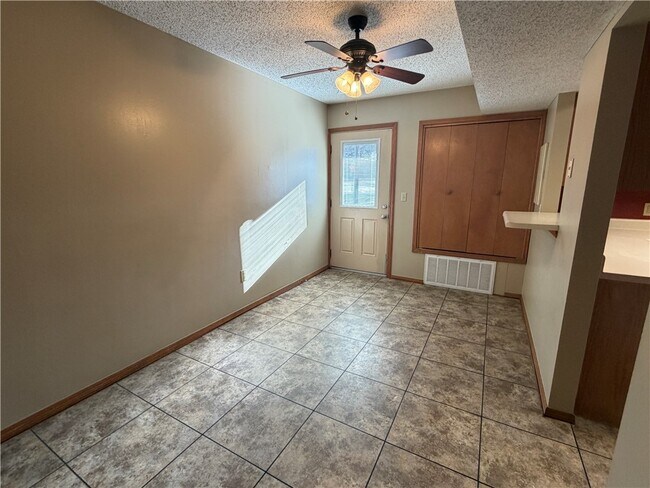 Photo - 460 N Garrett St