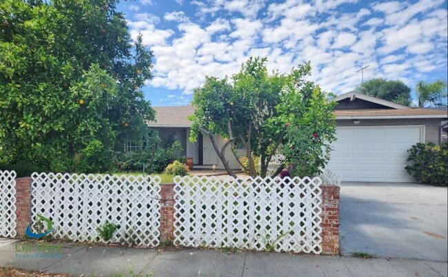 Building Photo - $4595 - **COMING SOON 8/1/26** Well Maintained 3 Bed / 2 Bath Home near Valley Christian HS w/ Pool