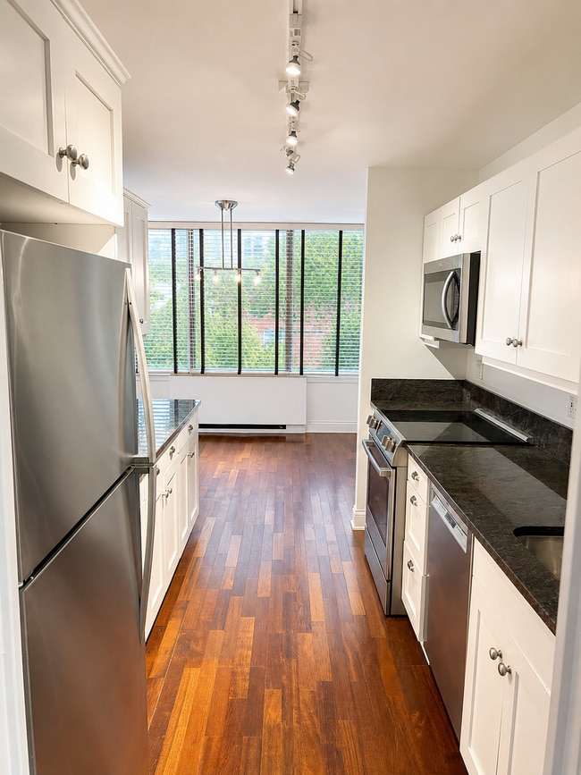 Photo - 1560 N Sandburg Ter Unit 1560 N Sandburg Ter 1801J