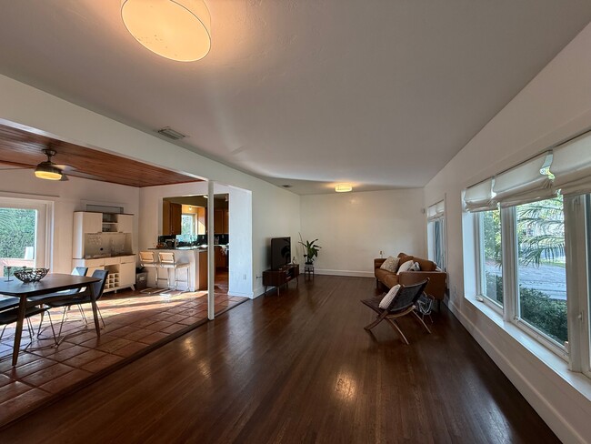 Photo - 2728 Kirk St