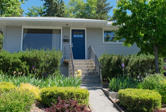 Building Photo - 4 Bed, 2 bath on Military Hill!