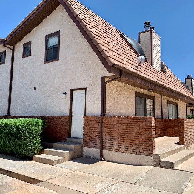 Building Photo - Fully Remodeled 3-BR, 3-BA Townhome with K...